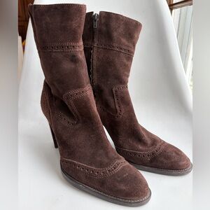 Preview International 9.5 brown suede 3 inch heeled boot Victorian details